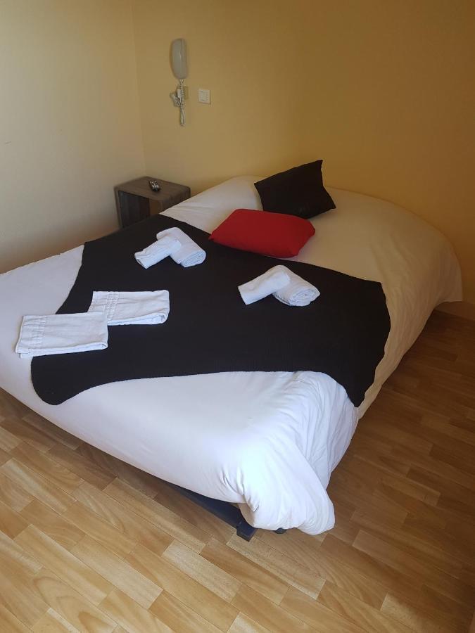 Auberge Le Guinefort Léhon Εξωτερικό φωτογραφία